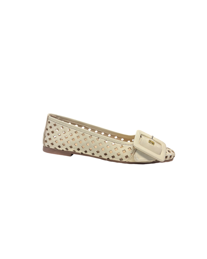 Ballerina Vernice Traforata Accessorio Fibbia Burro