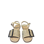 Sandalo Con Accessorio Fibbia Borchie Burro